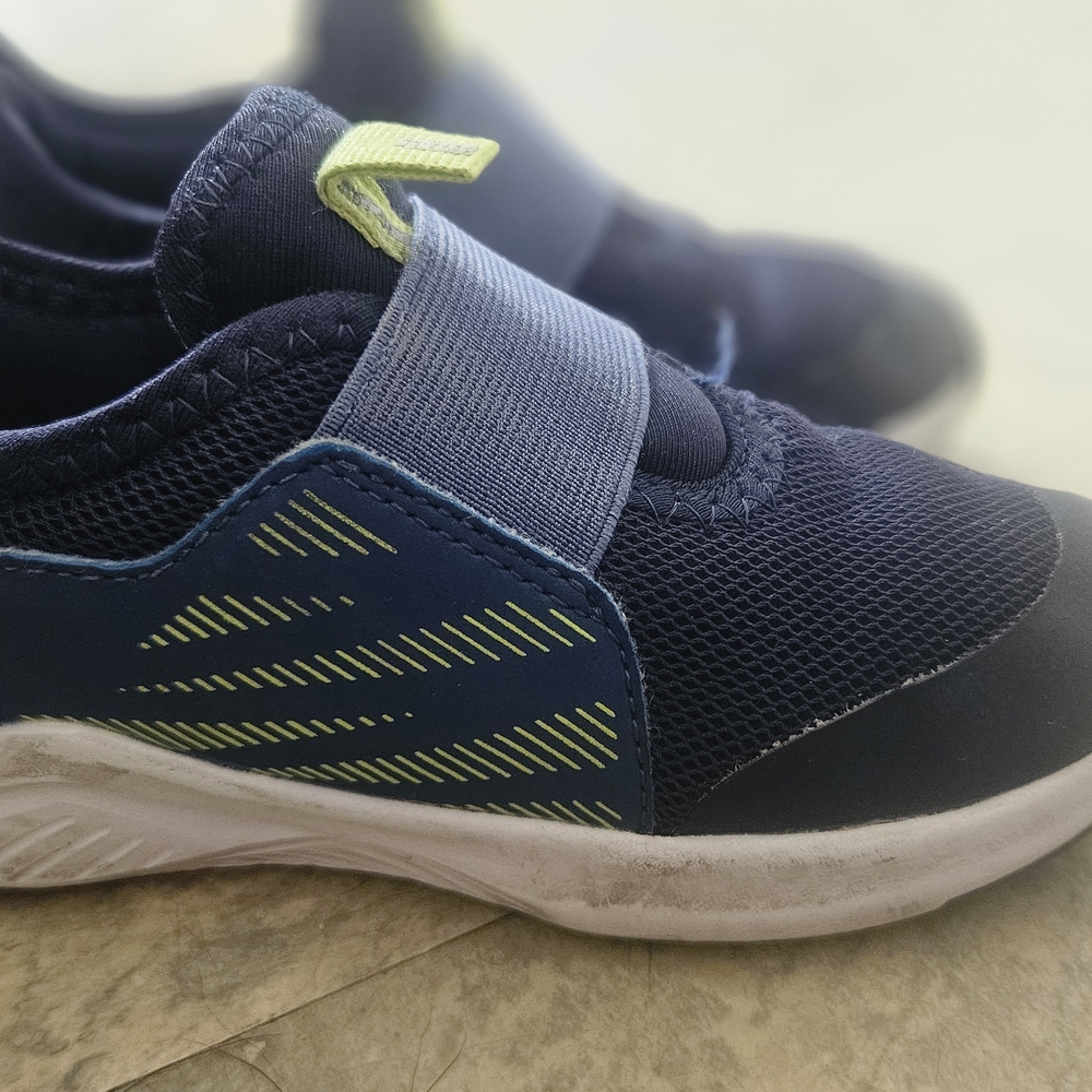 Kids Size 10 Navy Blue Slip-On Athletic Shoes With Elastic Strap